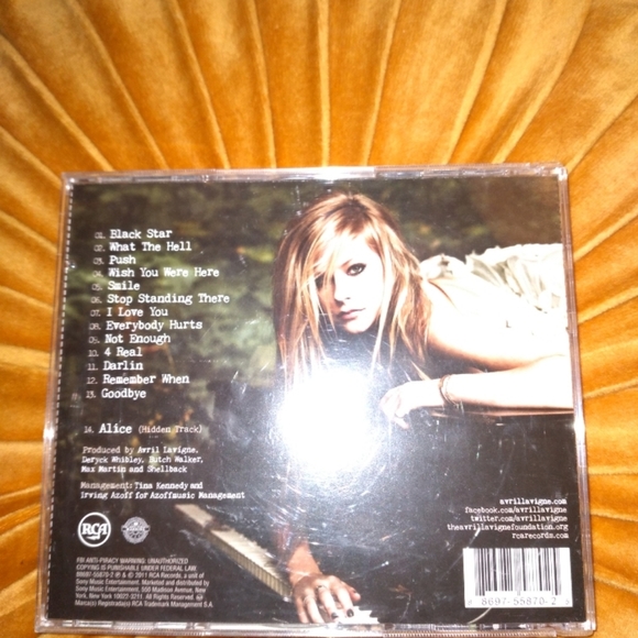 Avril Lavigne Goodbye Lullaby Album - Picture 2 of 4